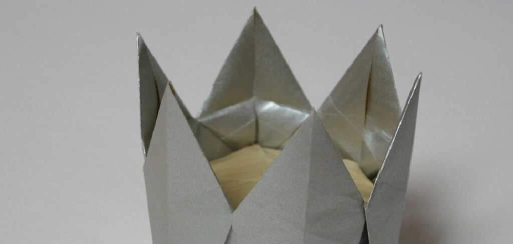 how to make a crown with paper