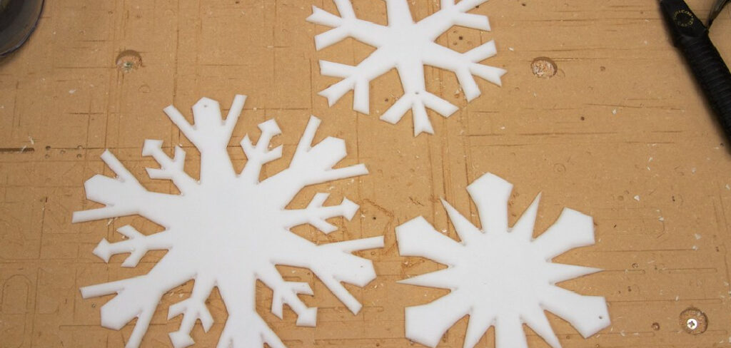 how to make paper snowflakes