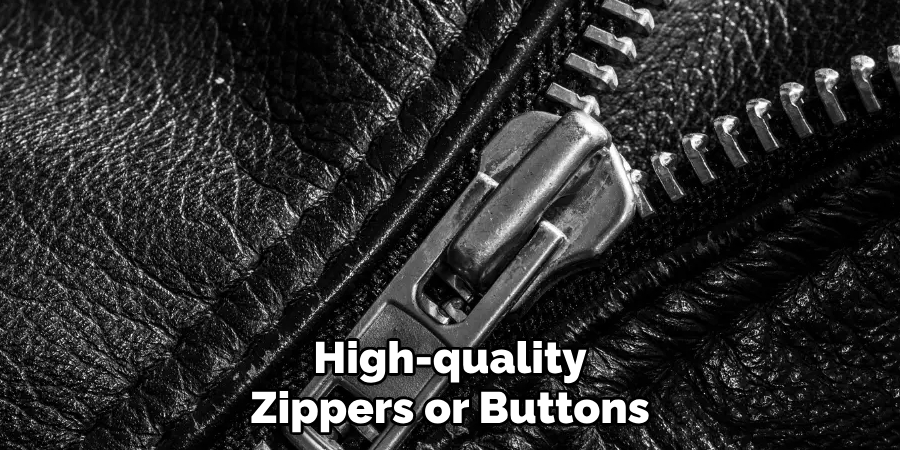 High-quality Zippers or Buttons
