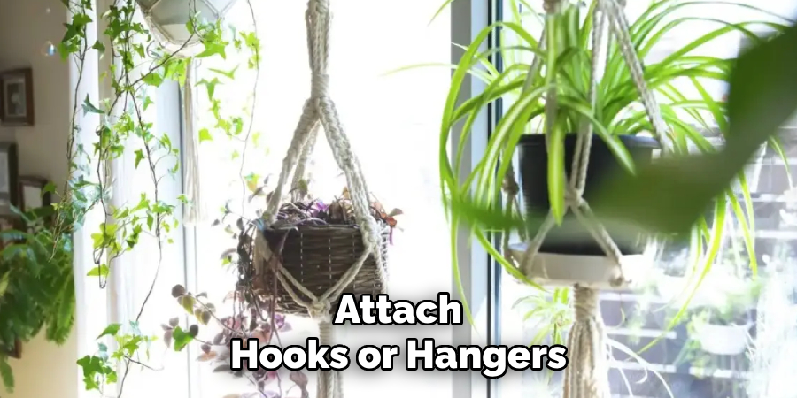 Attach
Hooks or Hangers