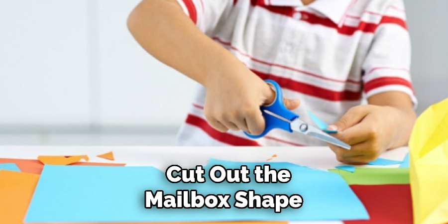 Cut Out the
Mailbox Shape