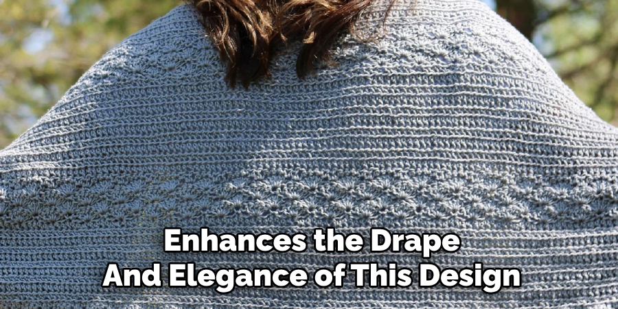 Enhances the Drape
And Elegance of This Design