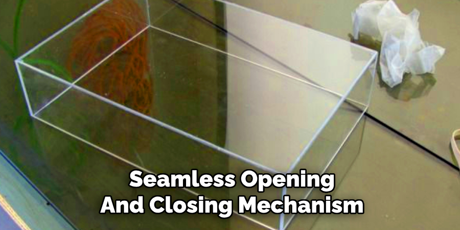 Seamless Opening
And Closing Mechanism