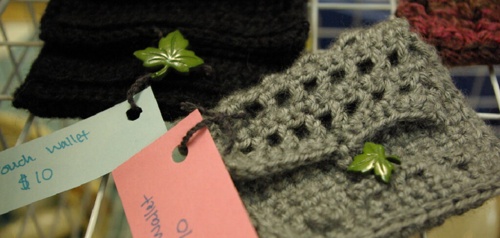 How to Crochet a Wallet