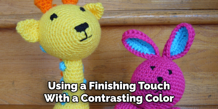 Using a Finishing Touch With a Contrasting Color