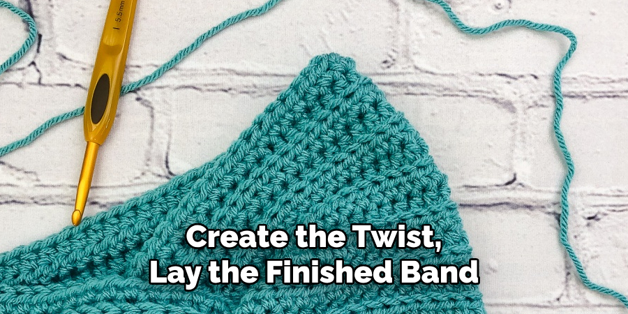 Create the Twist, Lay the Finished Band