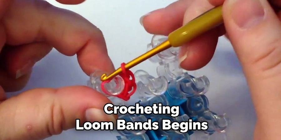 Crocheting Loom Bands Begins