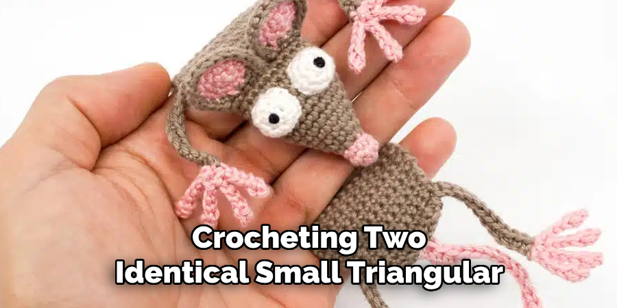 Crocheting Two Identical Small Triangular