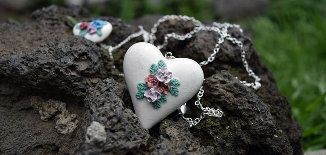 How to Make Resin Jewelry
